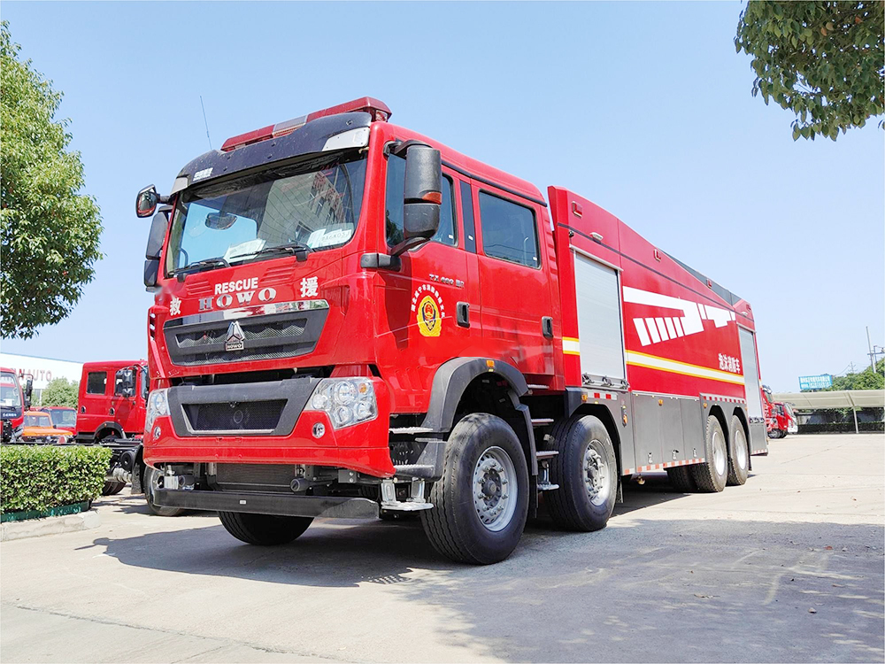 豪沃双排18吨泡沫消防车
