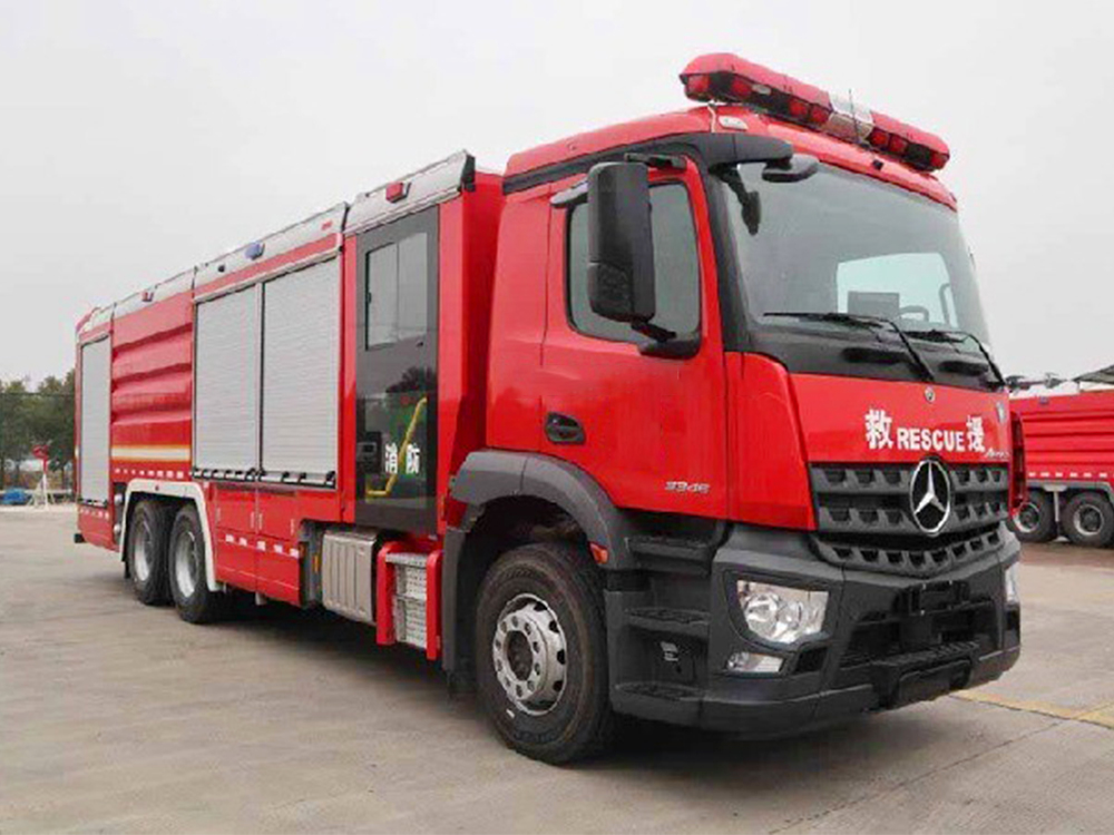 奔驰12吨干粉泡沫联用消防车