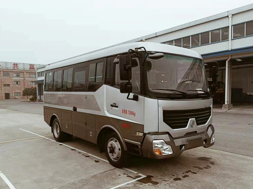 东风17人运兵车