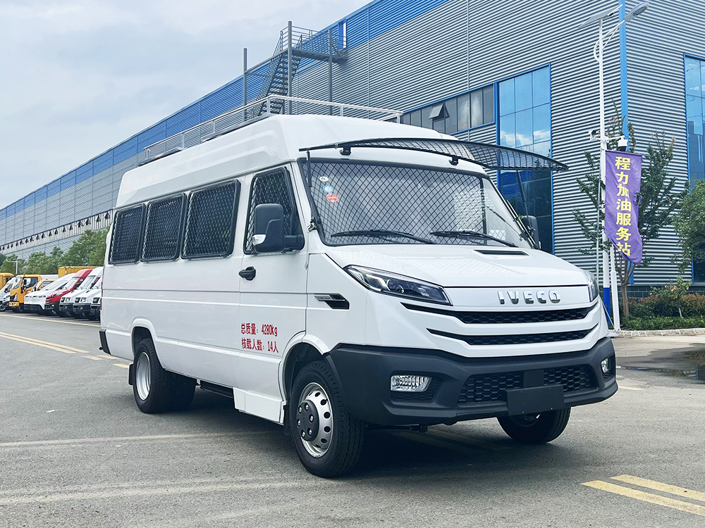 依维柯得意运兵车