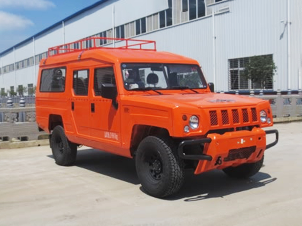 北汽勇士8人双排运兵车
