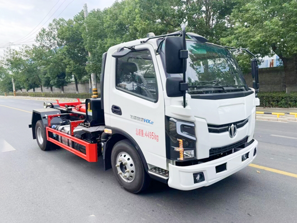 飞碟奥驰混动勾臂垃圾车